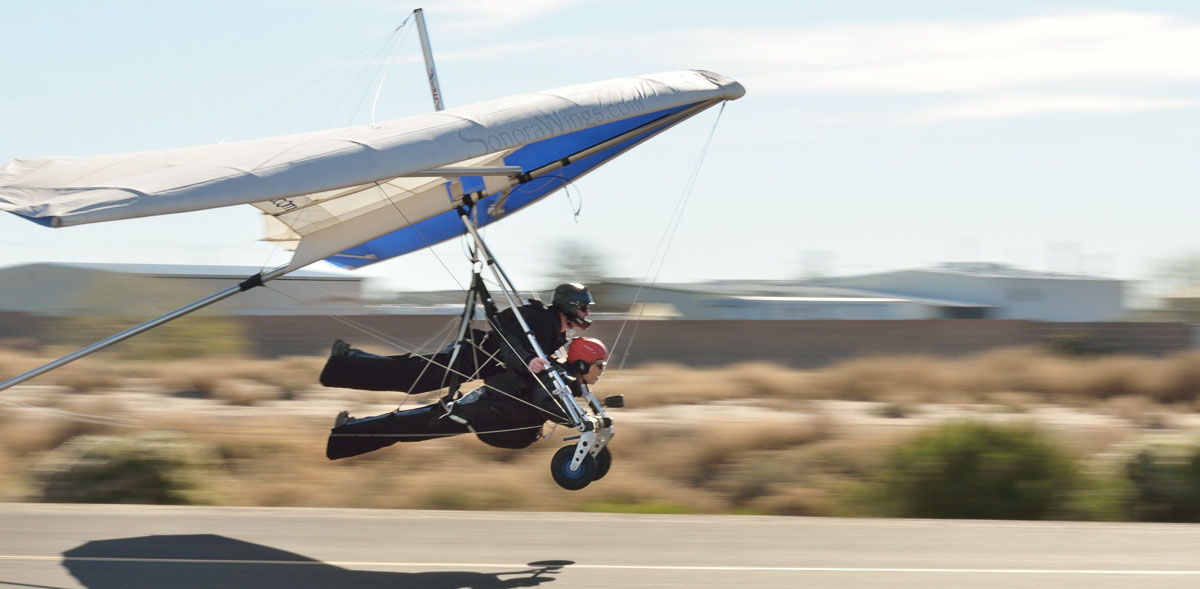Tandem hang glider training flight